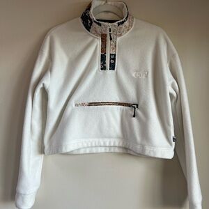 PICTURE cropped white fleece